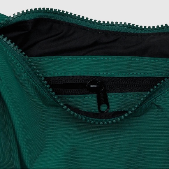 BAGGU Small Crescent- Cypress Green Monochrome Strap - Picture 2 of 4